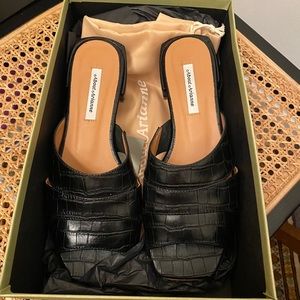 Lisa Says Gah About Arianne Sybille Sandal